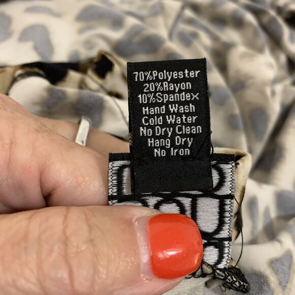 Ciara Sun Woo Womens Top Medium Cold Shoulder 3/4 Sleeve Shark Bite Hem - Picture 4 of 4